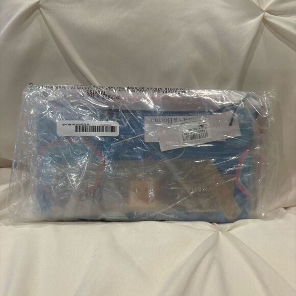 Dooney & Bourke Disney Vacation Club Wristlet Wallet Allover Print 2022 NWT - Picture 2 of 11